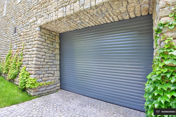 Comment installer une porte de garage à enroulement ?